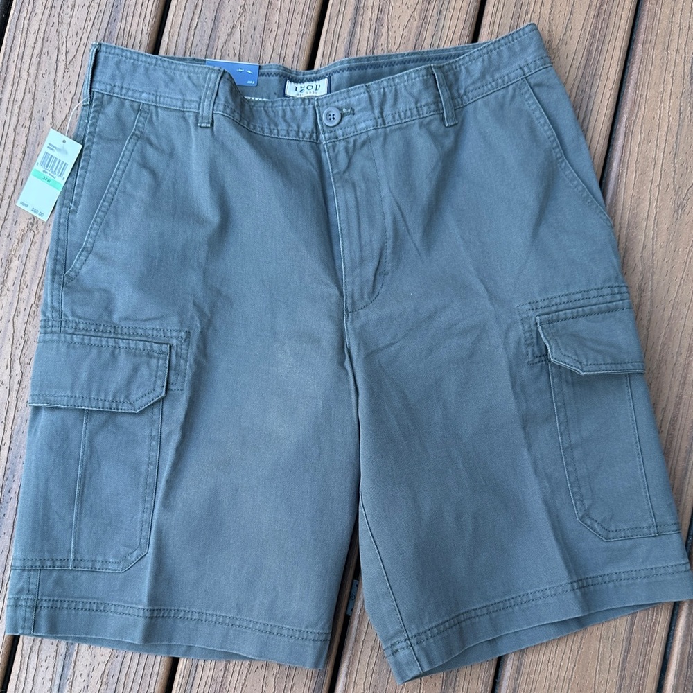 Men's NWT Izod Gray Cargo Shorts